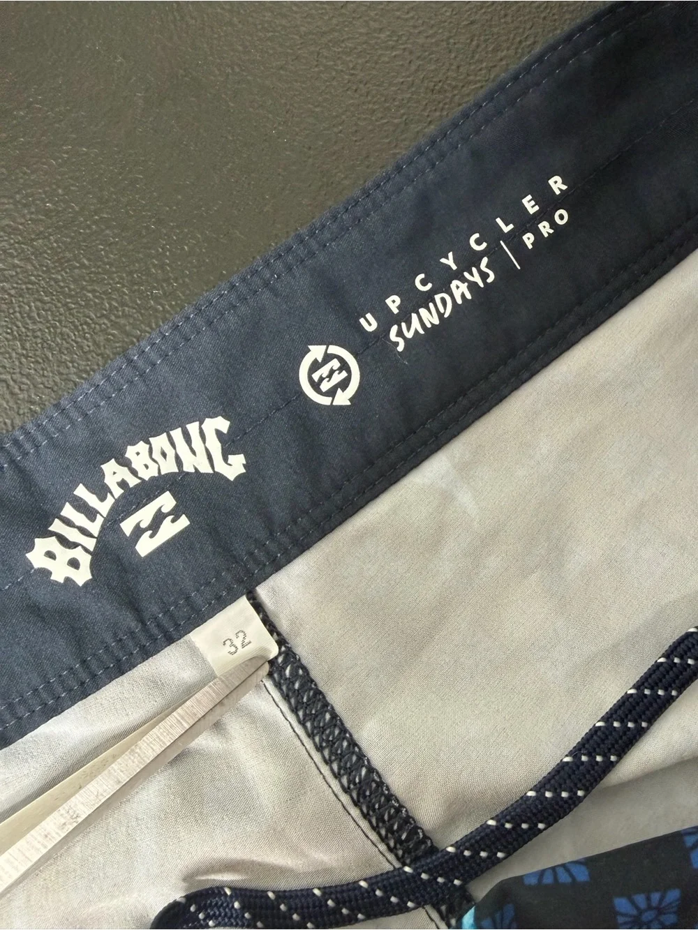 Billabong Board Shorts Mens Size 32 blue Hawaiian floral stretch